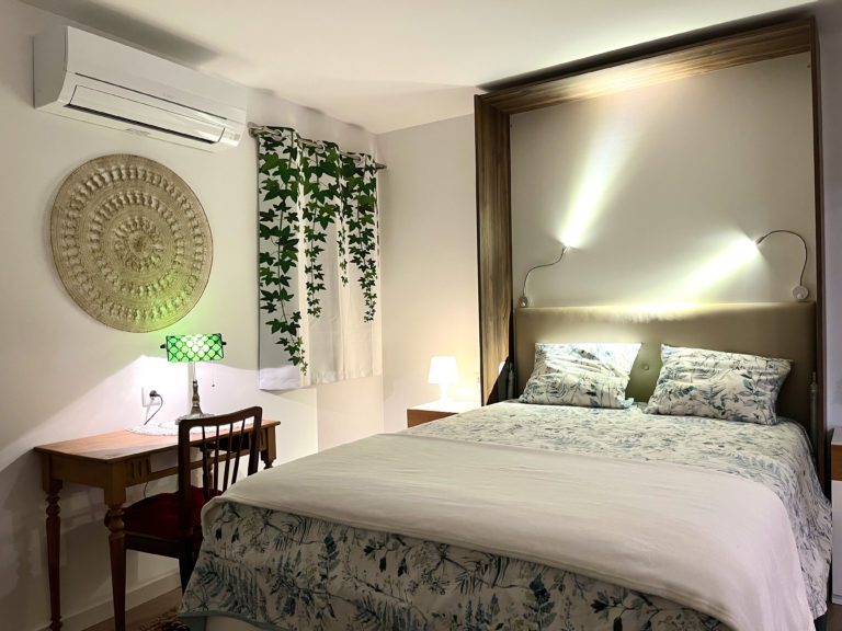 11-Quarto noite cortinas fechadas cama 3